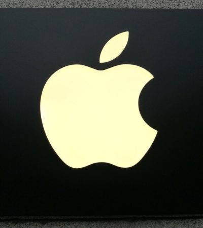 Apple postpones return to office until 2022