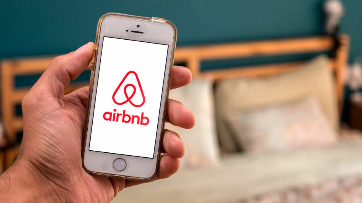 Airbnb is offering momentary housing to twenty,000 Afghan refugees